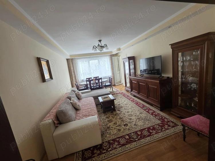 Vand apartament 4 camere cu garaj Piata Centrala - 1