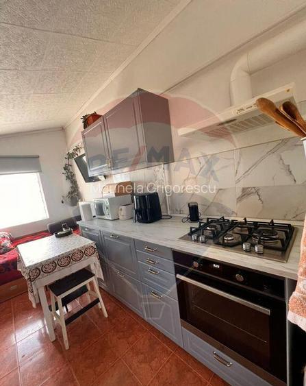 Casa / Vila cu 4 camere de vanzare in zona Periferie Casa / Vila cu 4 camere de vanzare in zona Periferie
