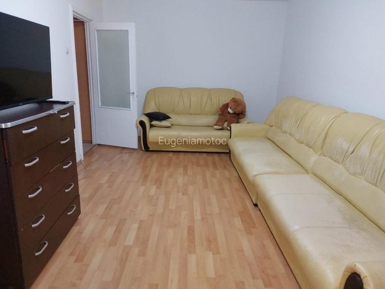 Stadion, str. Primaverii - apartament cu 2 camere si centrala proprie