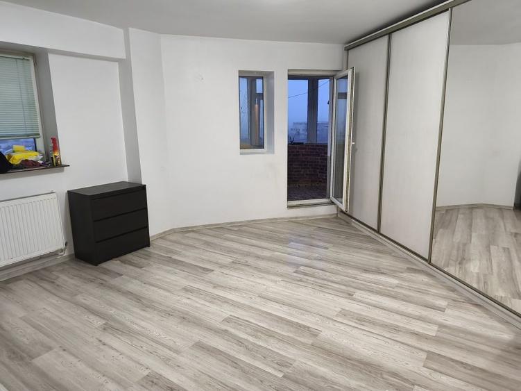 Vand apartament 3 camere decomandat Trocadero - 3