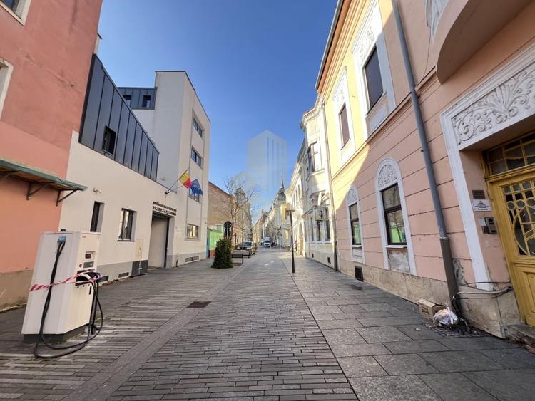 2 camere, Finisat, Curte str.Iuliu Maniu, Centru - 14