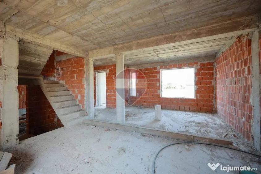 Casă cu 4 camere cu Teren 161 Mp în Central