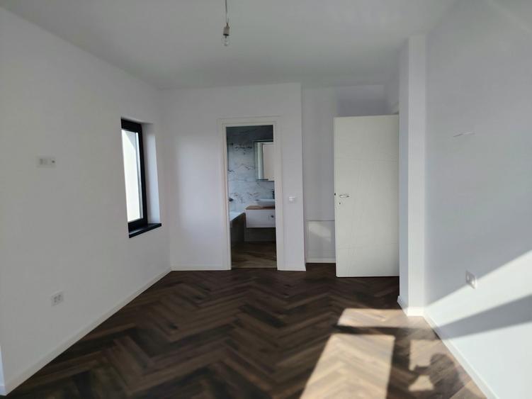 Casa moderna Barnova / constructie solida cadre / finisaje peste medie - 7