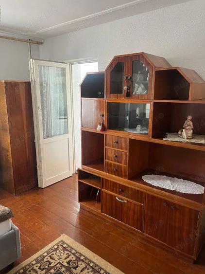 Inchiriez garsoniera - 2