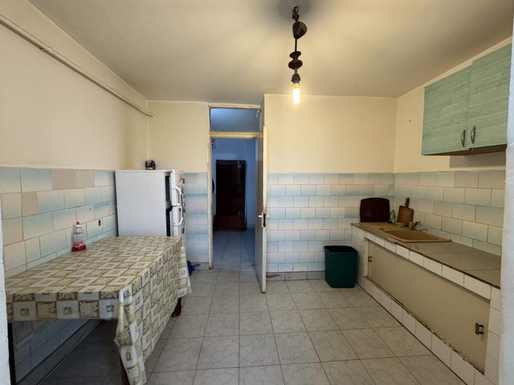 3 cam, 74 mp. decomandat, fara imbunatatiri, et.4, acoperis, Cuza Voda - 12