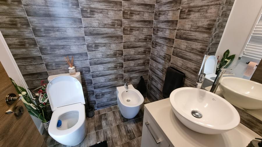 Individuala - 4 Camere - 3 Bai - Piscina - Mobilata Utilata - 10