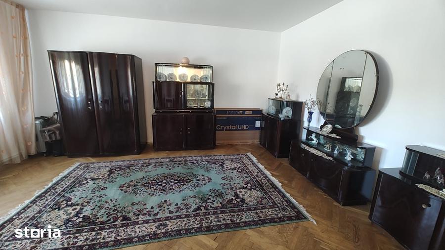 Casă cu 4 camere cu Teren 1564 Mp în Central