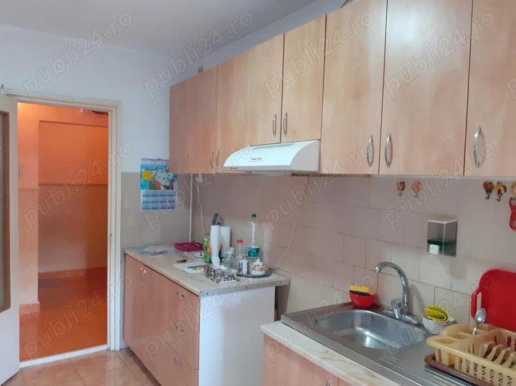 Vanzare Apart. 2 cam. cf.1 dec.,et.4, spraf.utila 50.45, balcon de 7.ml, str. Randunicii Zona Obor - 10