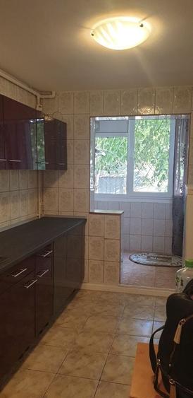 Inchiriez apartament 3 camere - 5