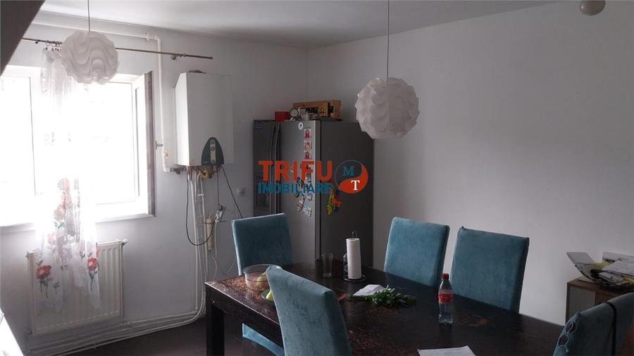 Apartament 3 camere de vanzare zona Piata etaj.3 - 3