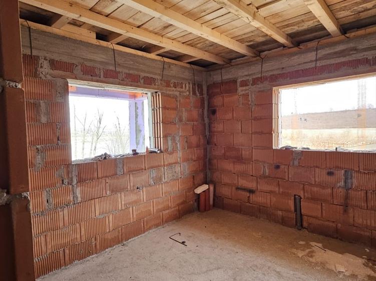 se vinde casa 80% finalizata langa lac Dumbrava - Iasi sau se contracteaza si se - 4