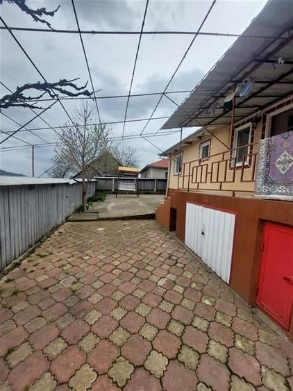 Casa de vanzare cu gradina aproape de Onesti - 4