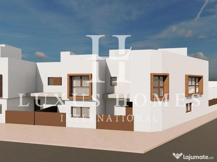 O casa mare, cu terasa, piscina ?i terasa pe acoperi?, situata aproape de mare - 11