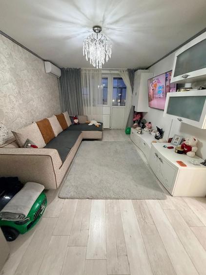 PROPRIETAR ! Vand Apartament 3 camere - 1