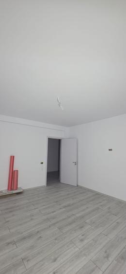 Apartament  cu balcon, demisol – construcție nouă-acces strada principala - 3
