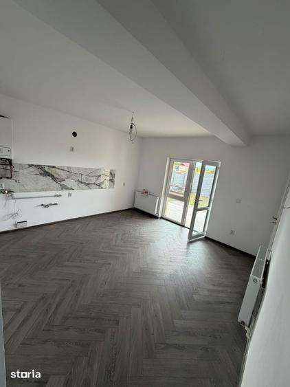 Casă cu 4 camere cu Teren 300 Mp în Central