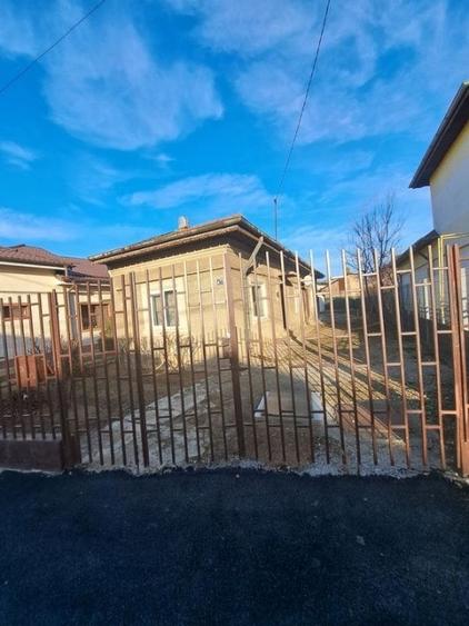 Central Targoviste , vanzare proprietate- casa si teren - 1