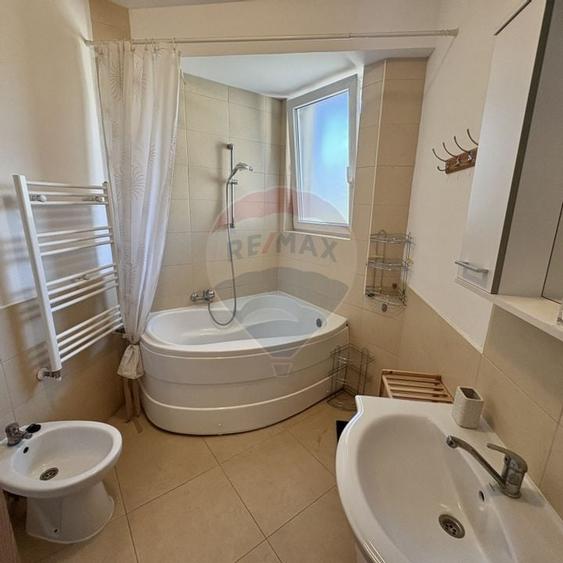 Apartament cu 3 camere de inchiriat - 10