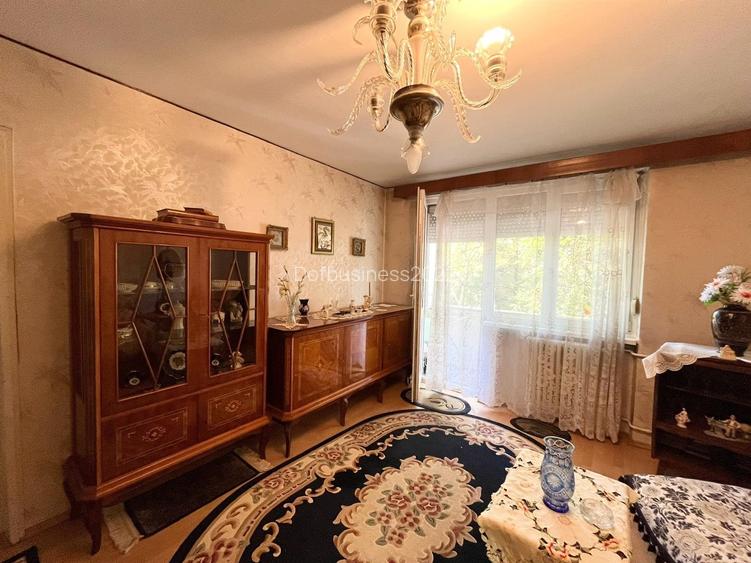 Apartament 2 camere, Etaj 1, Semidecomandat, Piața București, Oradea. Apartament 2 camere, Etaj 1, Semidecomandat, Piața București, Oradea.