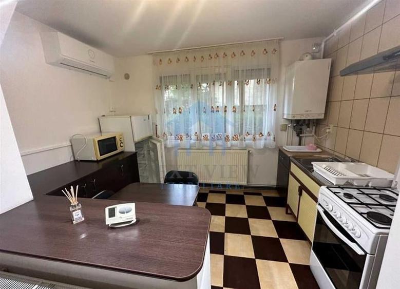 Garsoniera, Intre Lacuri - 4