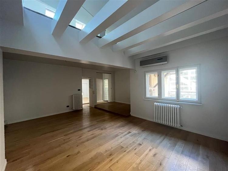 Penthouse in vila, de vanzare - Strada Tokio - 5