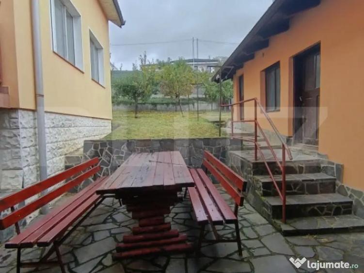 Casa de vanzare, cu 5 camere ?i un teren de 600 mp, zona u - 17