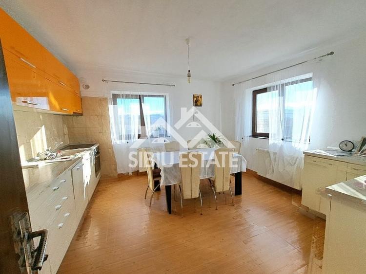 Casa Sibiu cu pivnita si garaj, curte mare - 16