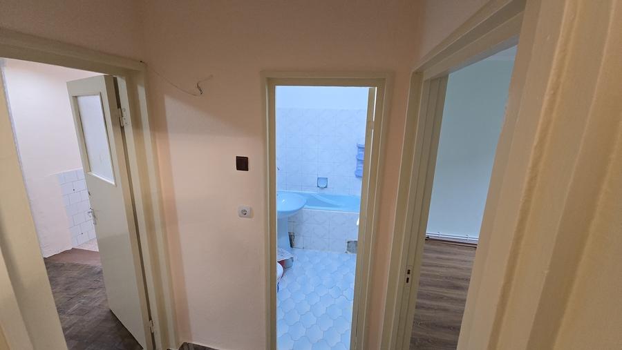 Micro 17 Vis a Vis de Oficiul Postal Nr. 9 - 5