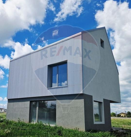 Casă / Vilă - 132,5 mp  , teren - 264 mp  / zona Cârcea - 26