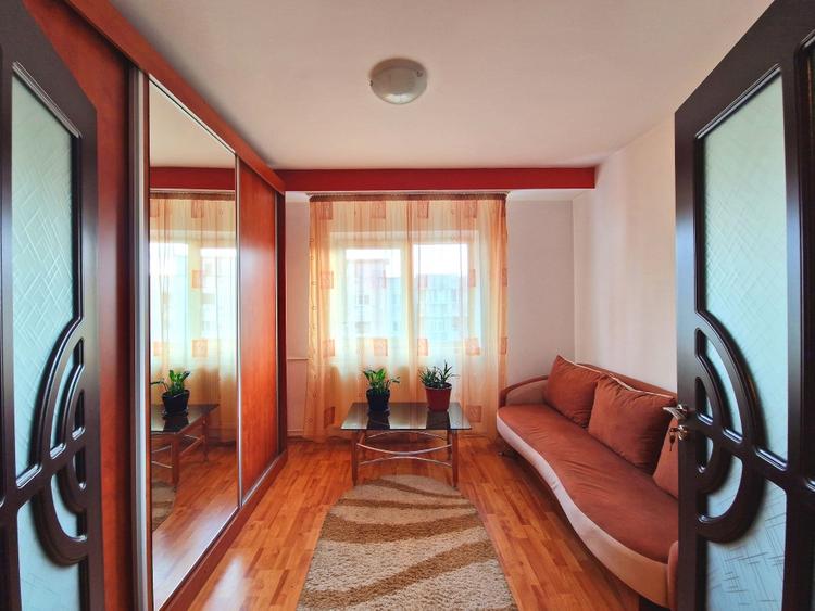 Apartament cu 4 camere decomandat, mobilat în 13 Septembrie