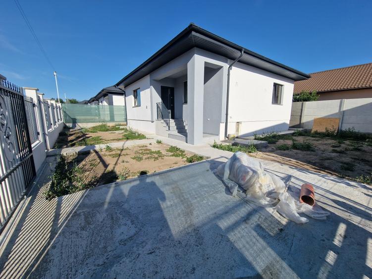 Casă individuală cu 3 camere cu Teren 268 Mp în Lumina