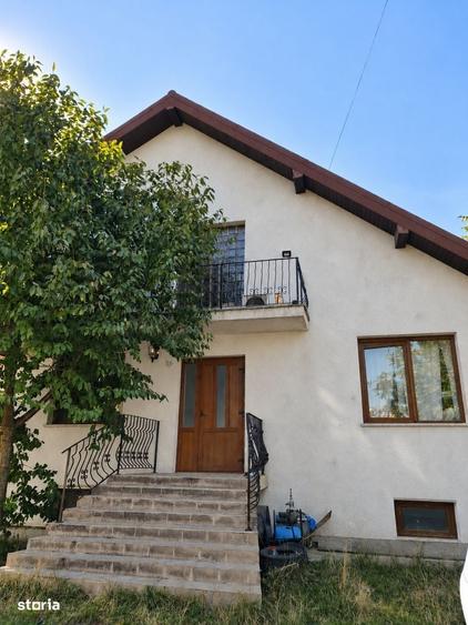 Casă cu 4 camere în Bucium