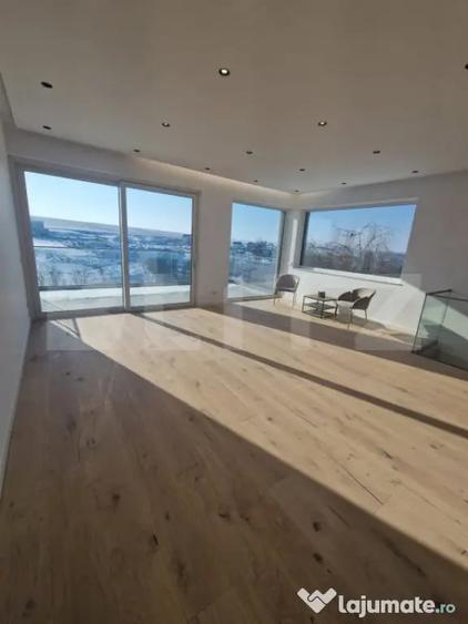 Casă cu 8 camere cu Teren 860 Mp în Central