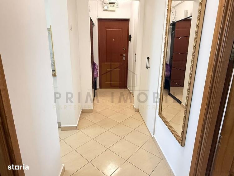 Apartament cu 2 camere decomandat în Hala Centrală