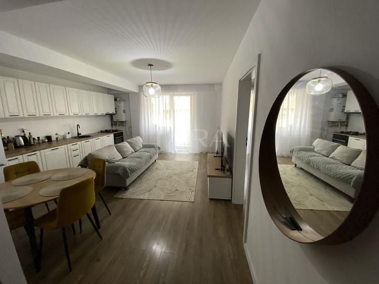 Apartament cu 2 camere semidecomandat, mobilat în Baciu