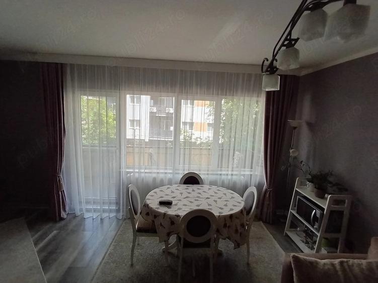 Apartament cu 3 camere decomandat în Central