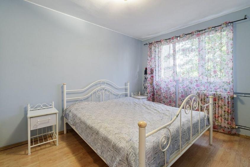Apartament cu 3 camere semidecomandat în Drumul Taberei