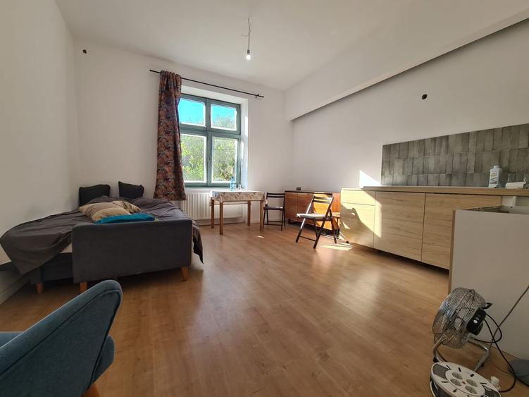 Apartament cu 3 camere decomandat, mobilat în Gară