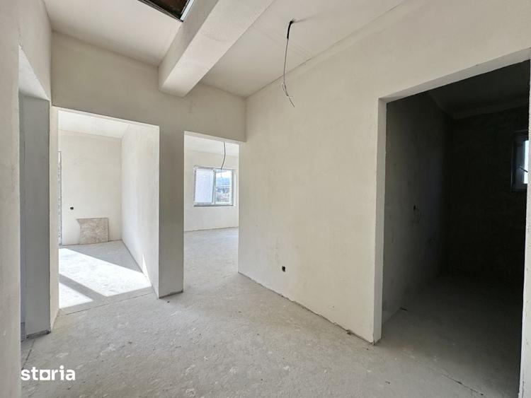 Casă cu 4 camere cu Teren 400 Mp în Florești