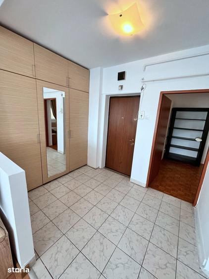 Apartament cu 3 camere decomandat în Gruia