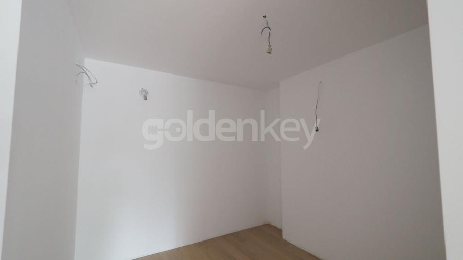 Apartament cu 3 camere semidecomandat în Aviatorilor
