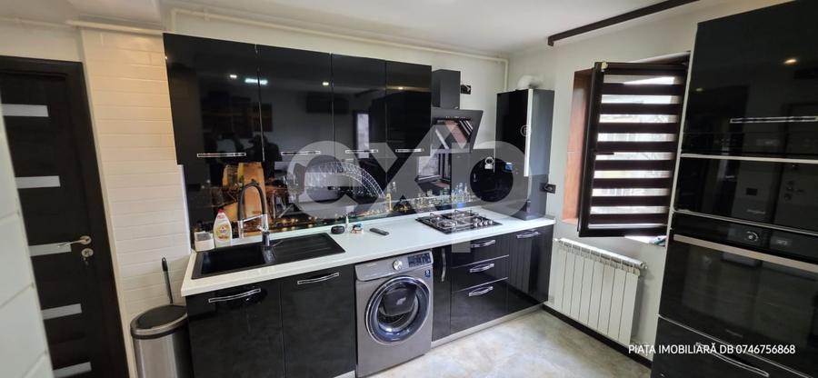 Apartament cu 3 camere semidecomandat, mobilat în Micro 9