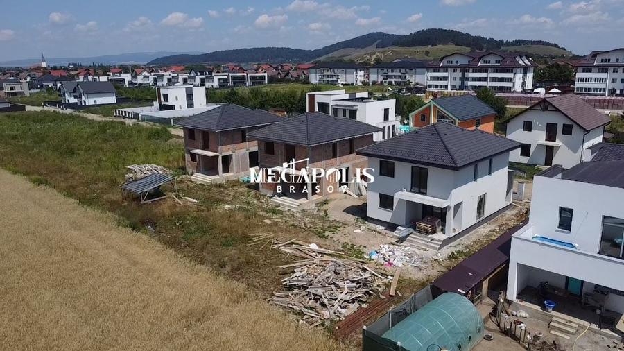 Casă individuală cu 4 camere cu Canalizare în Sânpetru