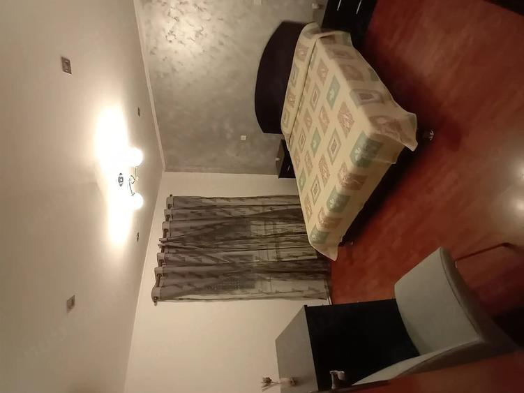 Apartament cu 3 camere decomandat în Exterior Vest