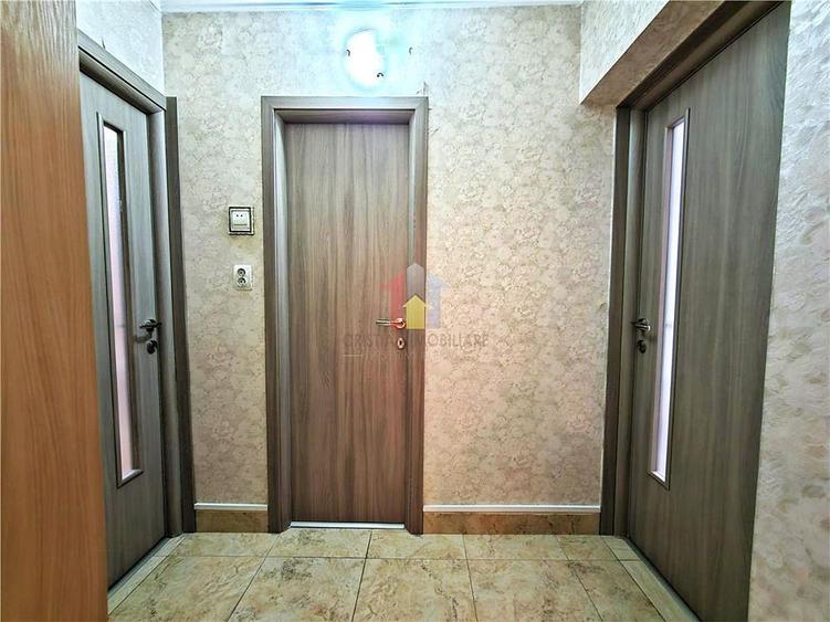 Apartament cu 3 camere decomandat în Călărași