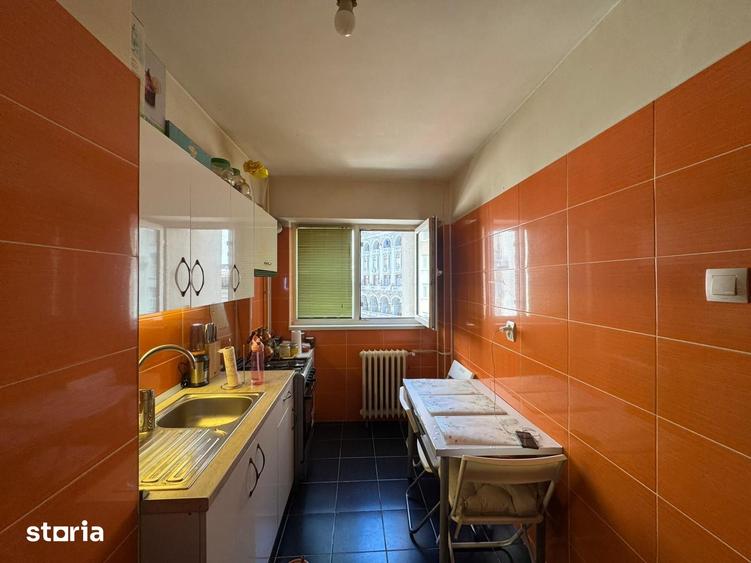 Apartament cu 3 camere semidecomandat în Victoriei