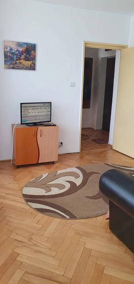 Apartament cu 2 camere nedecomandat în 1 Mai