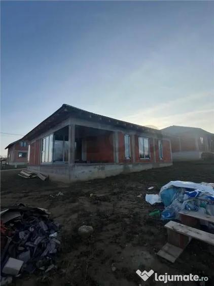 RECO Casa plan parter cu 3 dormitoare-la rosu- Paleu - 17