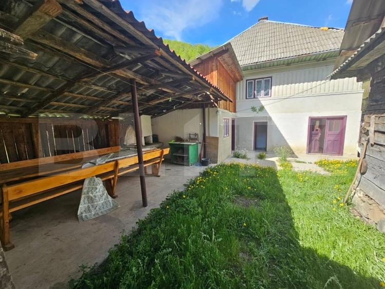 Casă individuală cu 5 camere cu Teren 2000 Mp în Ghioncani