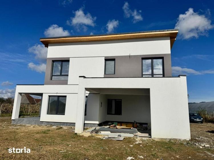 Casă cu 4 camere cu Teren 420 Mp în Recea